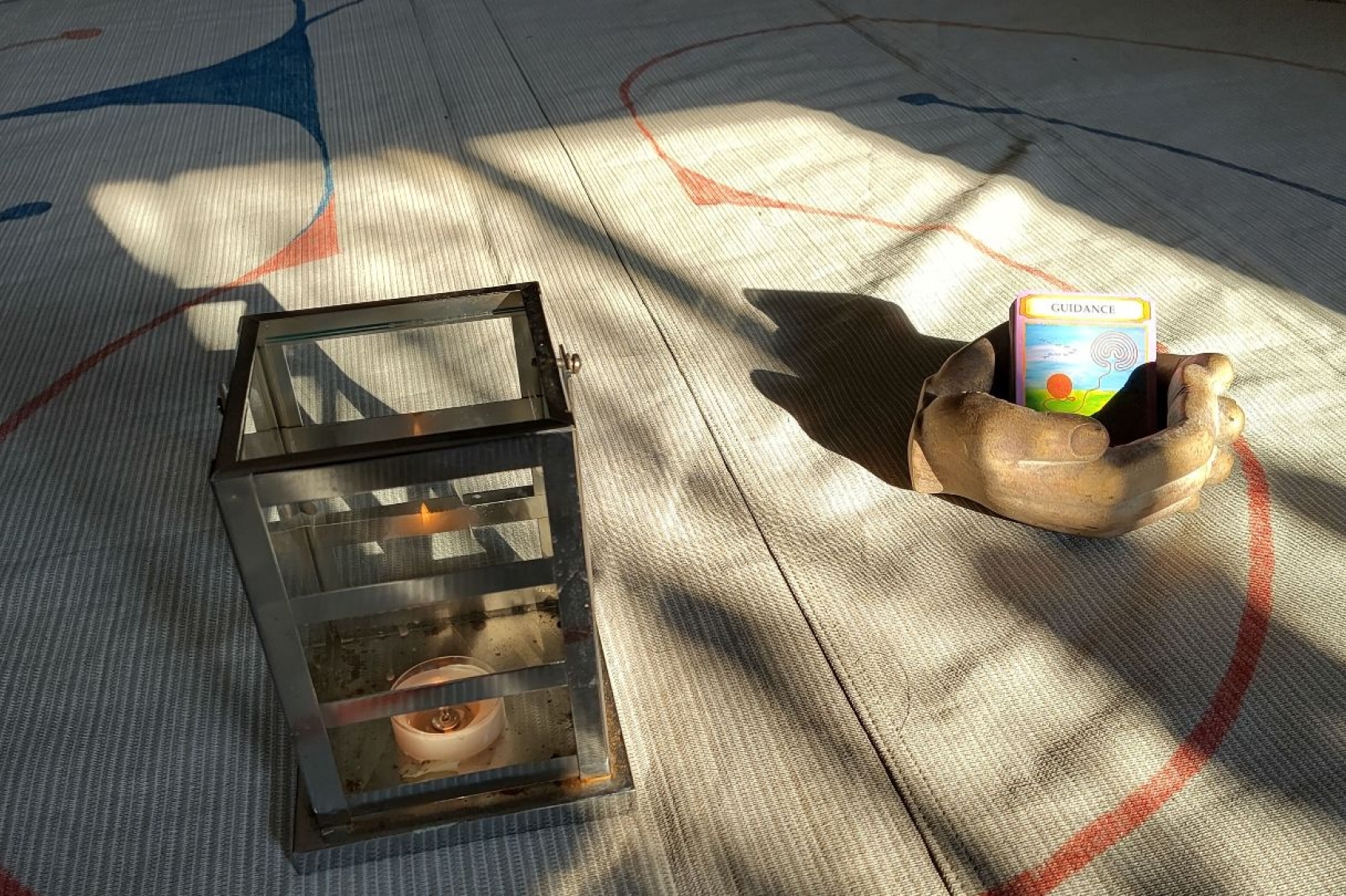 Labyrint Avond, Zorg voor je Ziel door met een persoonlijke vraag het labyrint te lopen.